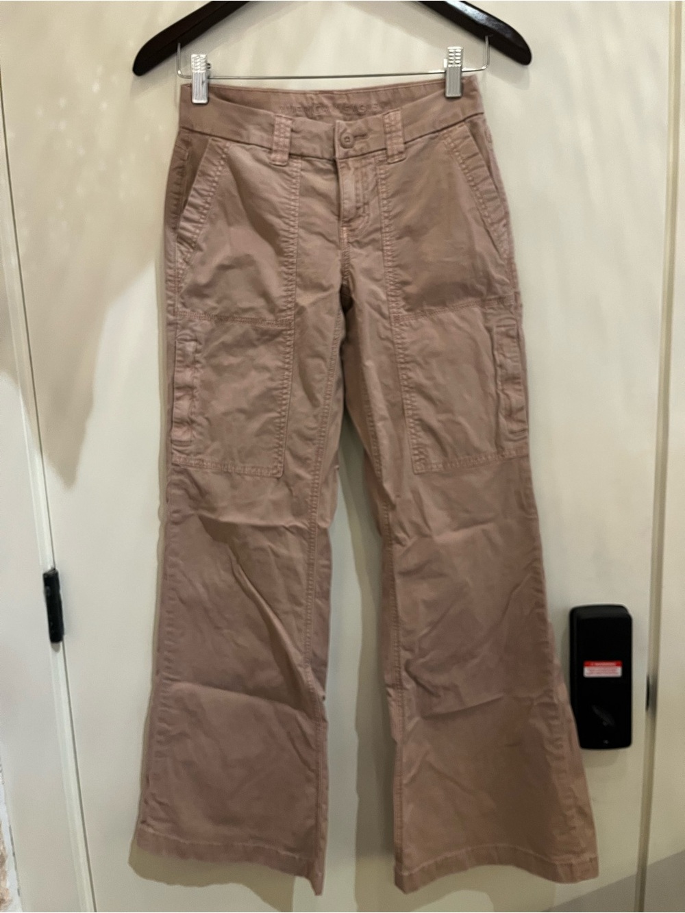 American Eagle Flare Cargo Pants in Dusty Rose